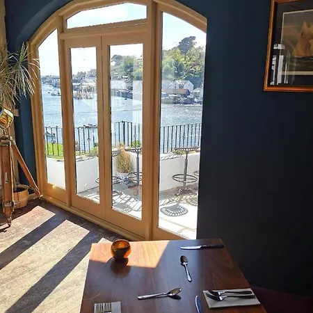 The Old Ferry 3* Fowey